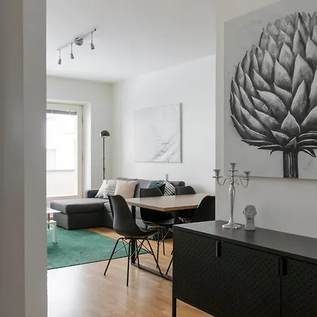 Huoneisto 2ndhomes 3 Bedroom With Balcony In Bulevardi *